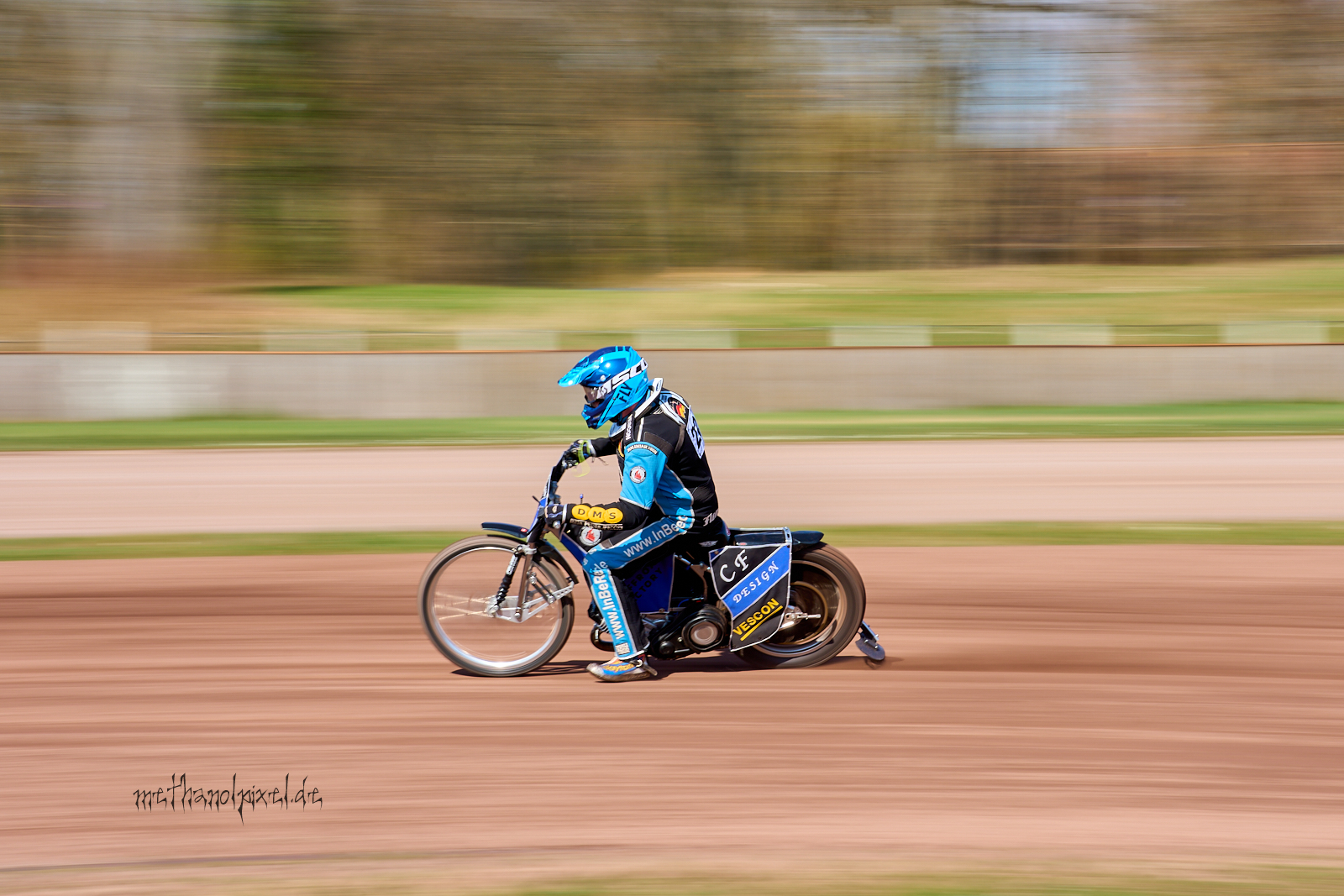 A7404080 7008 x 4672